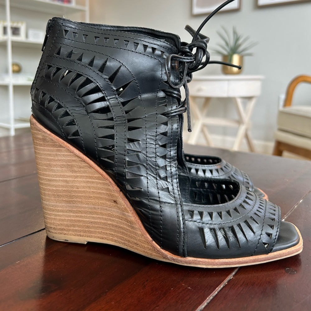 Jeffrey Campbell Rodillo Wedges Sandals Shoes Black  Laser Cutout 8.5